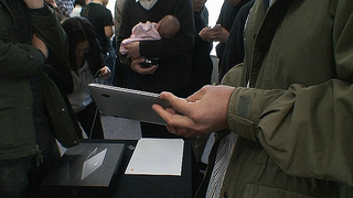 Illustration for article titled MacBook Air Unboxed, Compared to Sony VAIO